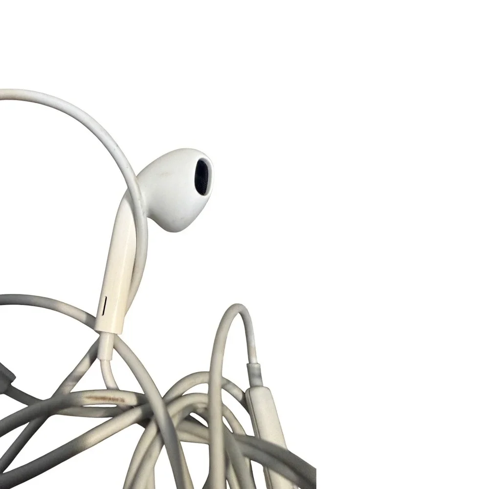 Apple EarPods with Lightning‎ Connector White In Ear Headphones with Mic Remote